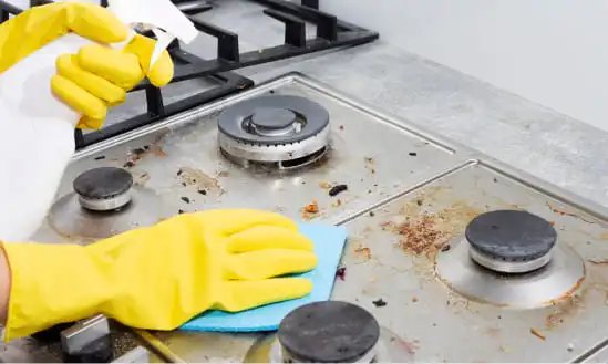 Schoonmaken van fornuis
